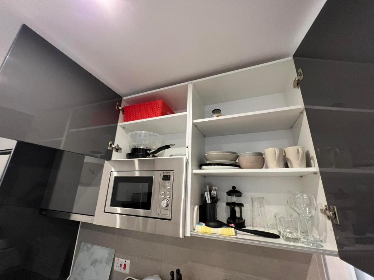 شقة 1Br Hidden Gem At The Nook غيبرالتار المظهر الخارجي الصورة